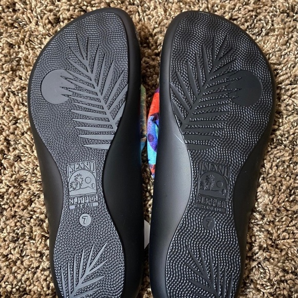 Island Slipper Flip Flops - Picture 2 of 4